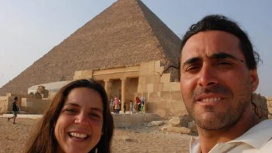 اغرب قصة عشق من الارجنتين تطوف العالم كرحالة ...؟!