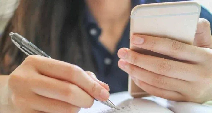 حقيقة الحرب الإلكترونيةبين جروبات الغش ووزارةالتعليم.