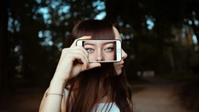 "الوجه المستعار ..كيف سرقت الفلاتر ملامحنا الحقيقية وزيفت واقعنا؟