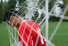 ​خلف بريق الكأس: دموع الملاعب التي هزت العالم.