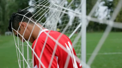 ​خلف بريق الكأس: دموع الملاعب التي هزت العالم.
