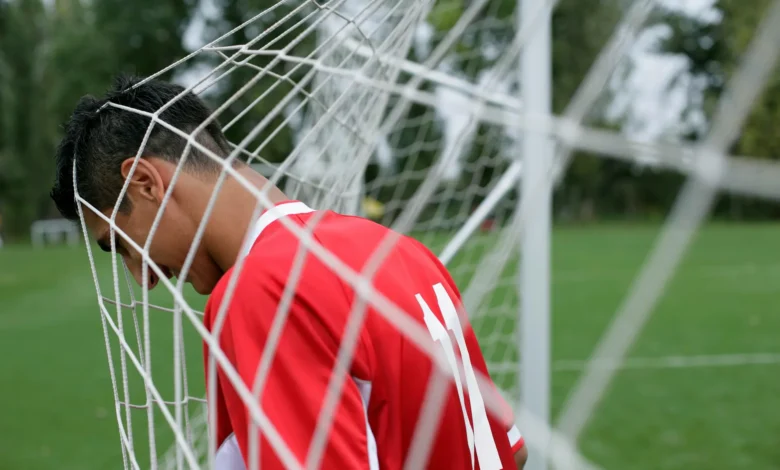 ​خلف بريق الكأس: دموع الملاعب التي هزت العالم.